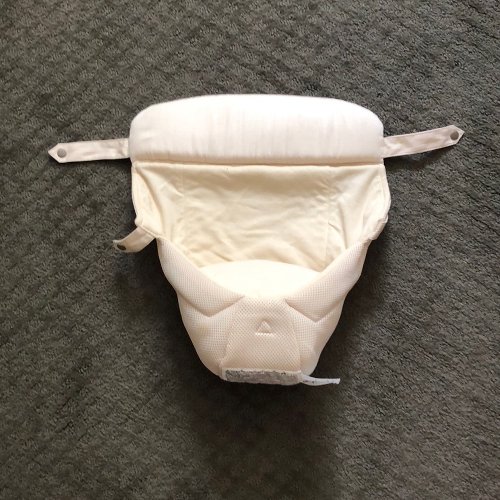 Ergo baby Easy Snug- cool air mesh infant insert